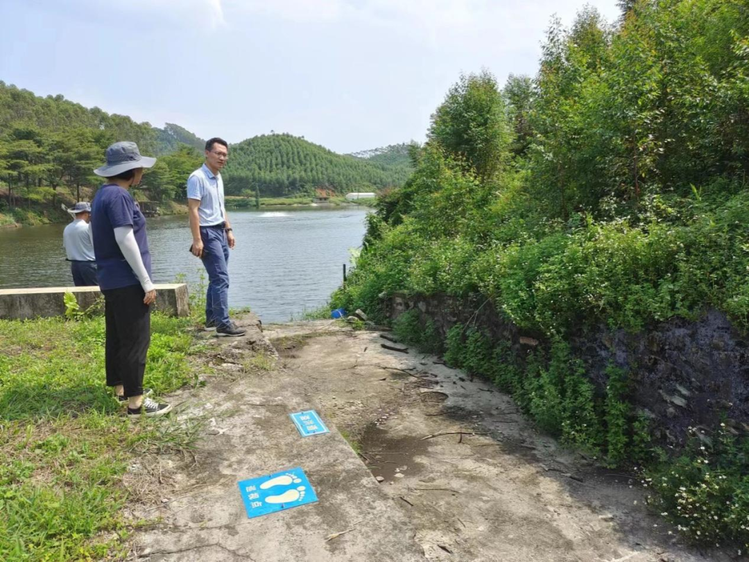 4深入排查轄區(qū)水庫、山塘，提前排洪騰出足夠庫容.png